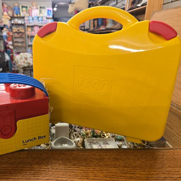 Lego storage suitcase with removable dividers filled with a variety of blocks - Picture 4 of 4